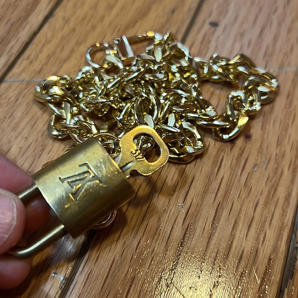 🧡Gold Chain Necklace with LV Lock Pendant 317 - Picture 9 of 14